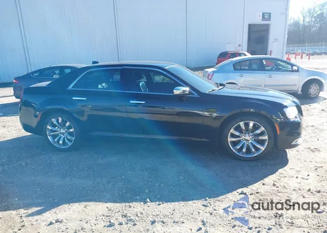 2018 Chrysler 300 Limited z USA, uszkodzony, nr VIN 2C3CCAEG5JH137002